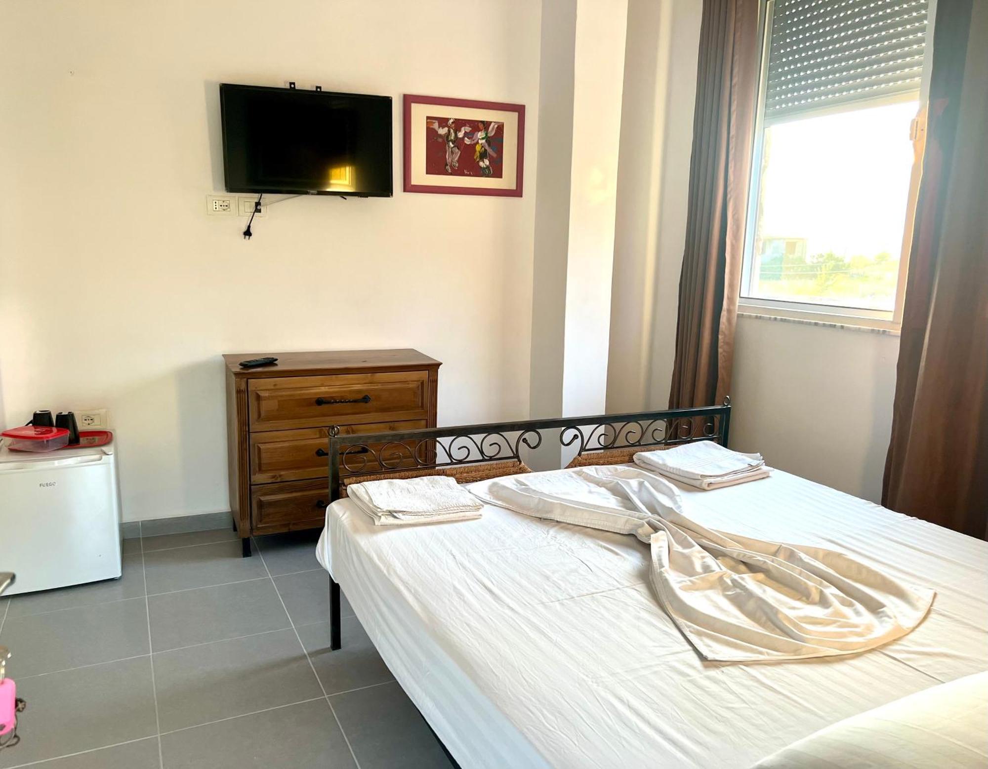 Jardin Miraculeux Hotel Himare Buitenkant foto