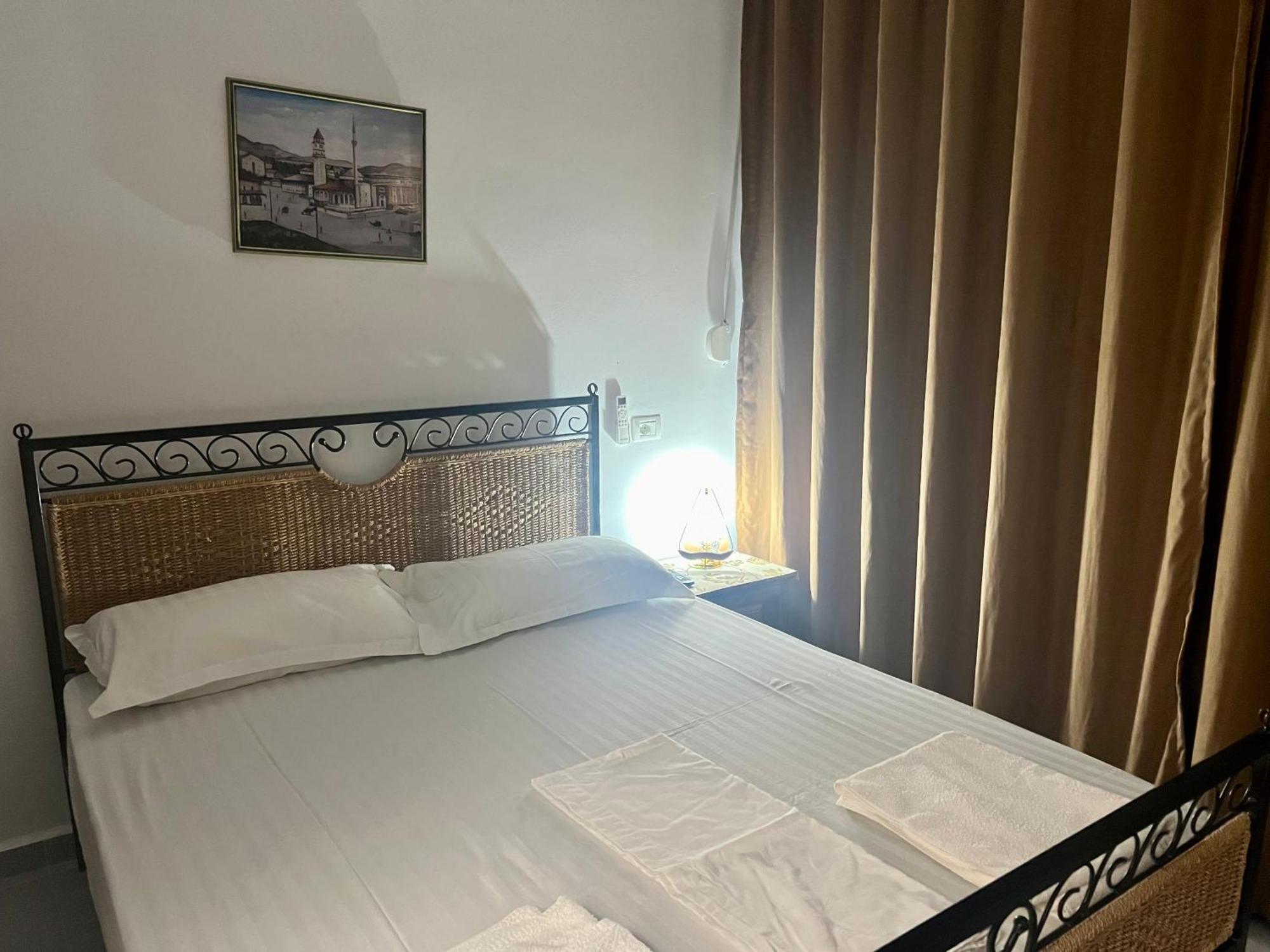 Jardin Miraculeux Hotel Himare Buitenkant foto