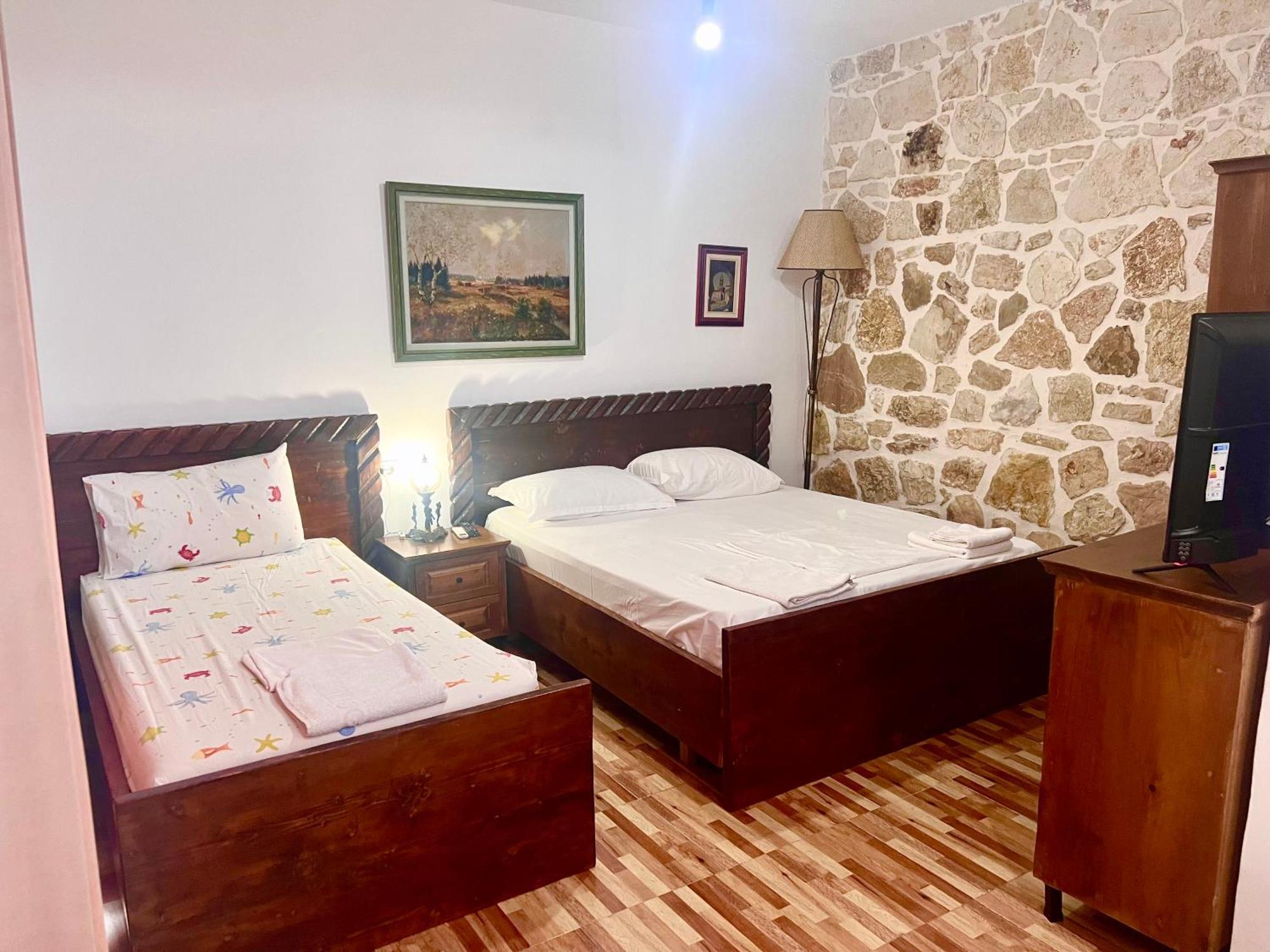 Jardin Miraculeux Hotel Himare Buitenkant foto