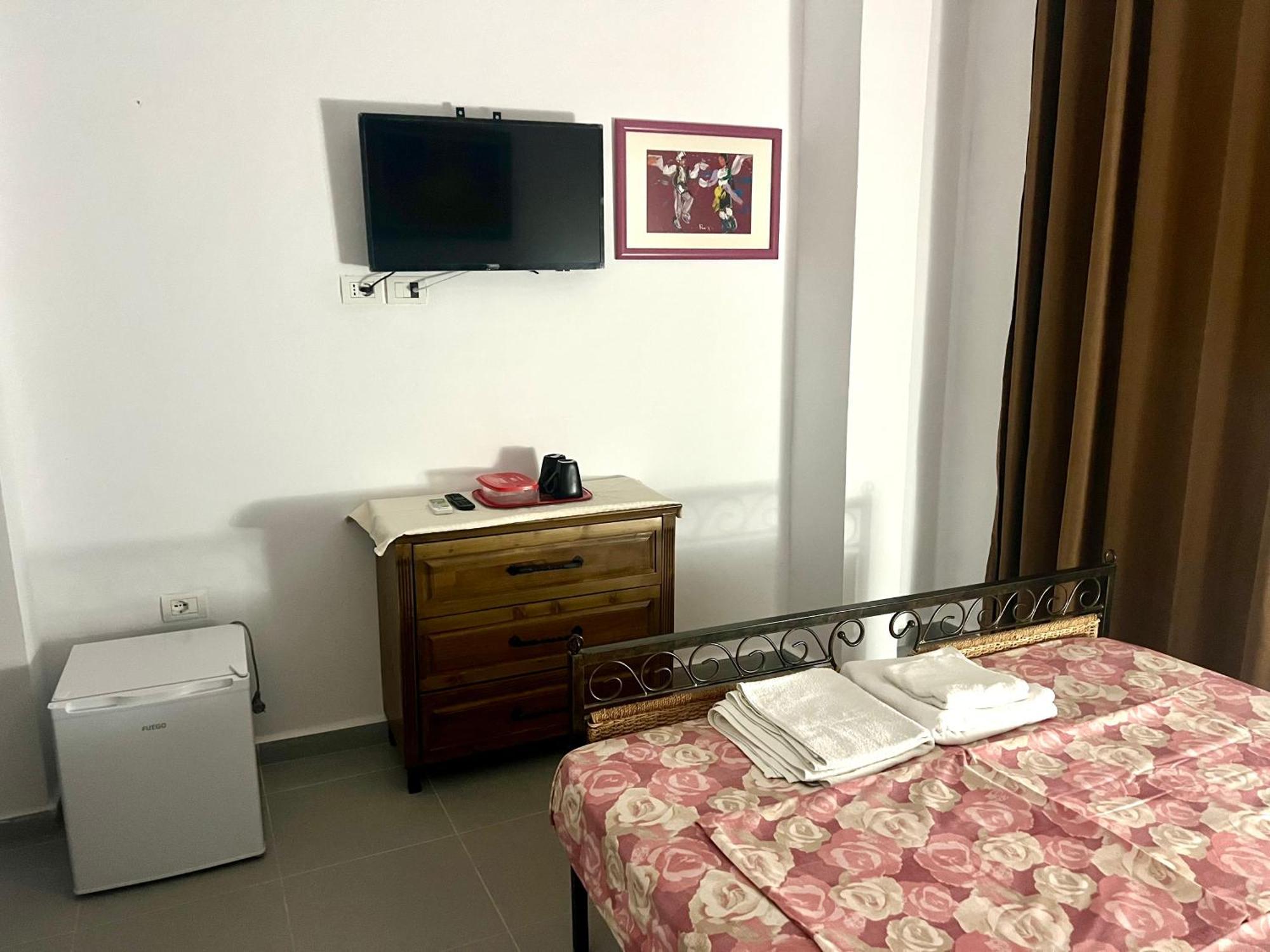 Jardin Miraculeux Hotel Himare Buitenkant foto