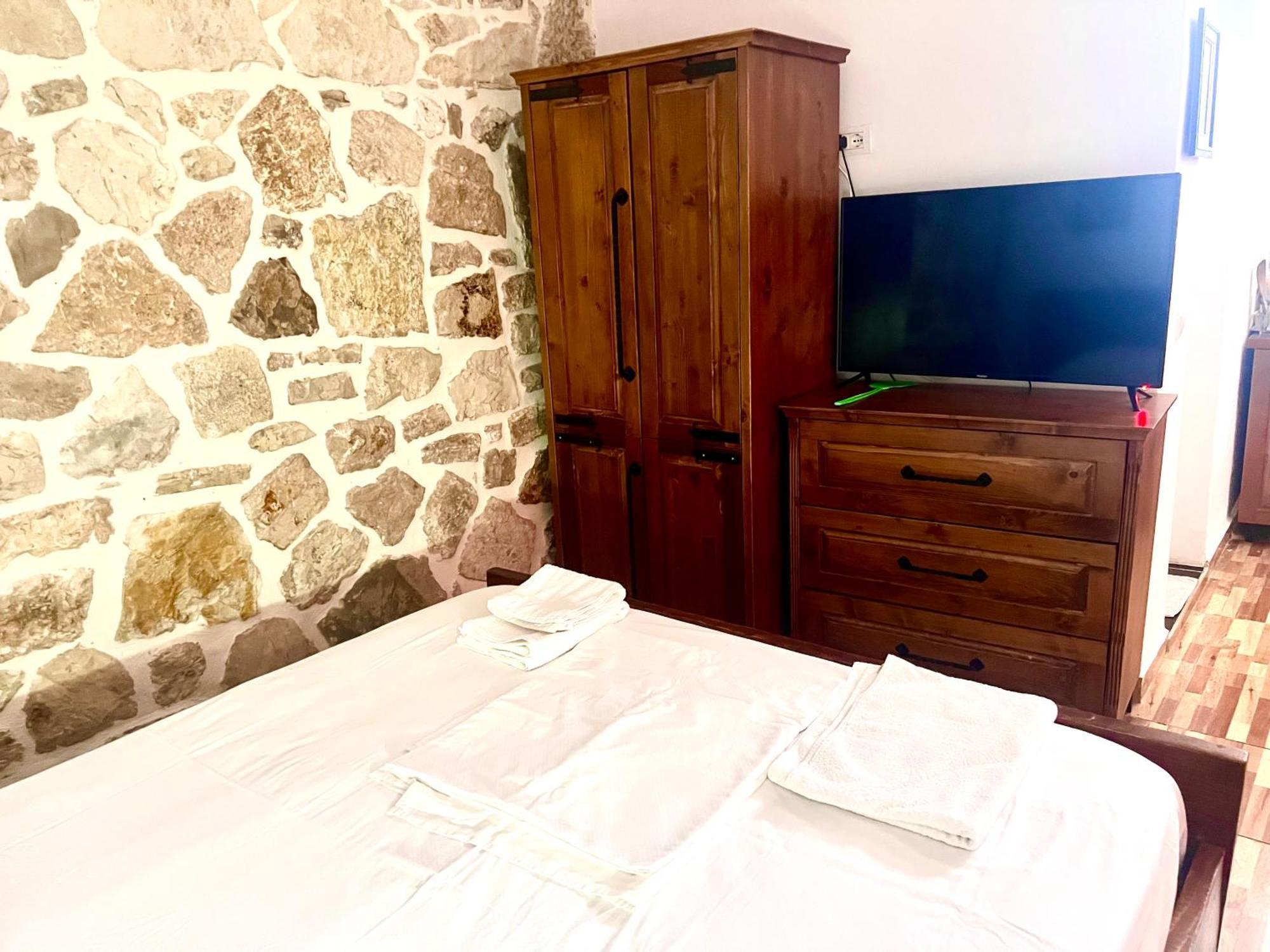Jardin Miraculeux Hotel Himare Buitenkant foto